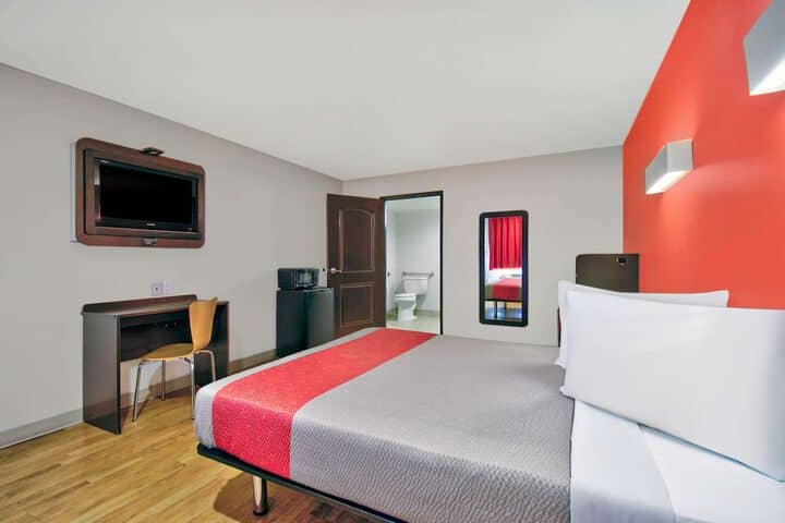 Room 15 of 27