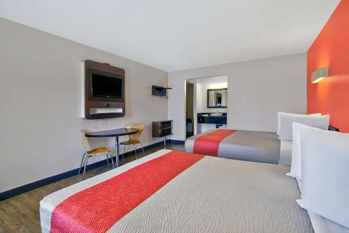 Room 10 of 27