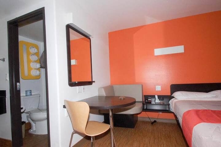 Room 17 of 27
