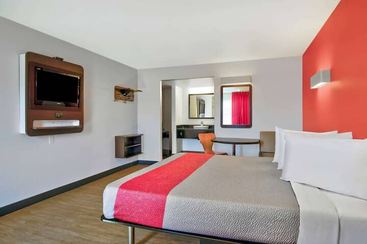 Room 11 of 27