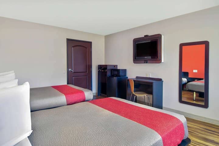 Room 8 of 27